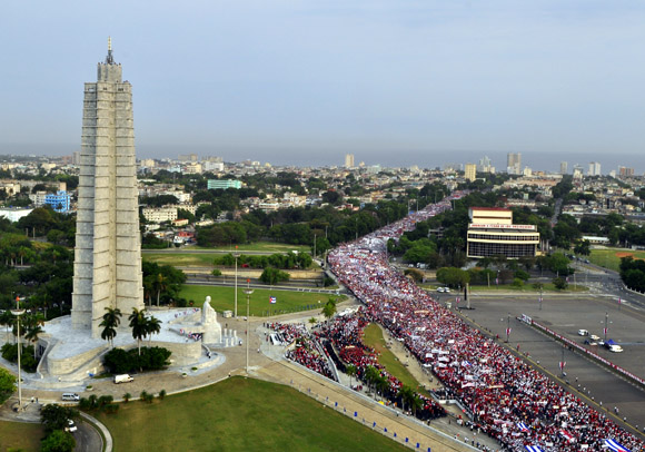 Desfile por el 1ro de Mayo en La Habana. Foto: Roberto Garaicoa Martnez/Cubadebate.