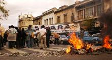 Lxs vendedorxs ambulantes cortaron la calle Rivadavia en seal de protesta por lo sucedido