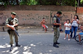 Gendarmes en La Cava - Foto: Sub Coop