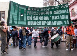 Marcha contra los despidos en SanCor Rosario