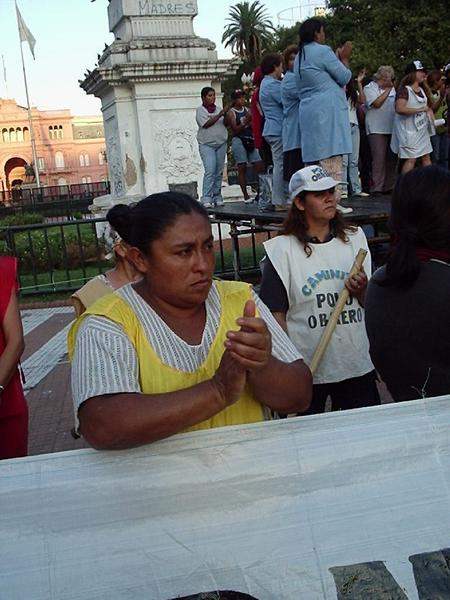 Mujeres en Plaza de ...