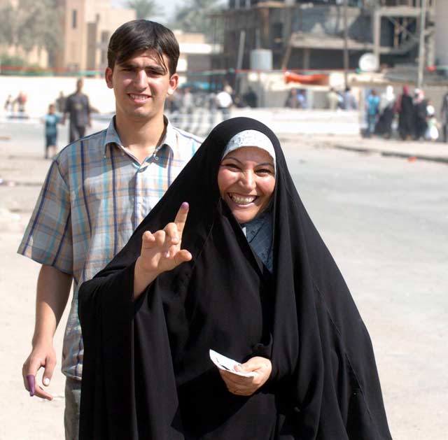 Mujer Iraqu votando...
