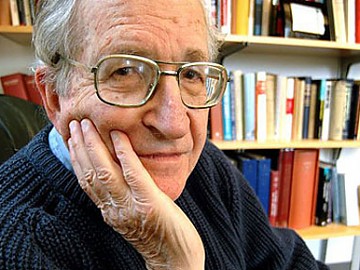 Noam Chomsky firma c...