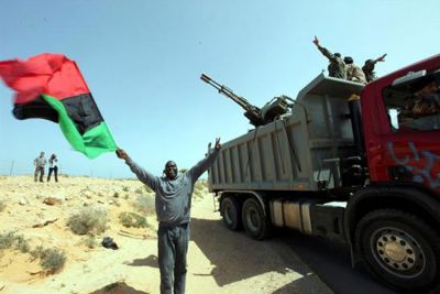 Rebeldes libios avan...