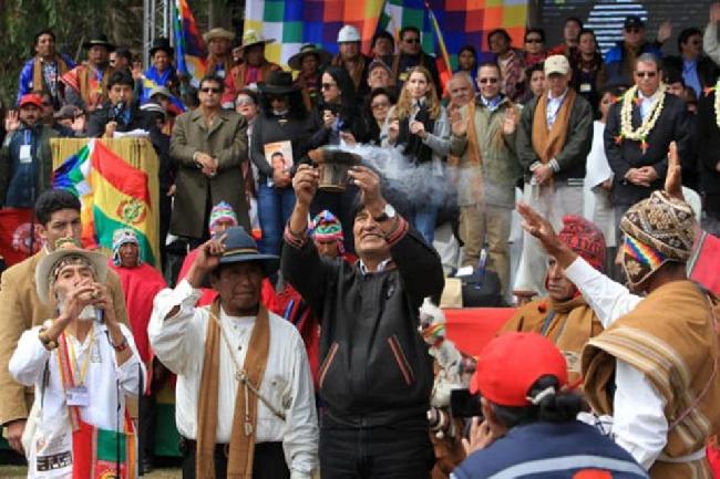 Evo Morales anuncia ...
