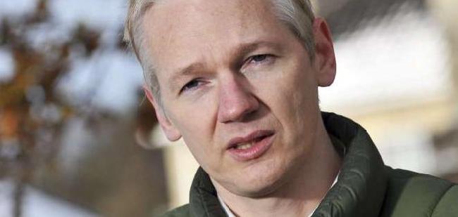 Por qué Assange acu...