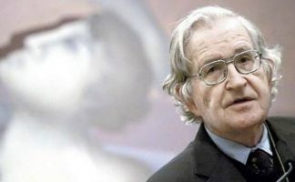 Noam Chomsky adhiri...