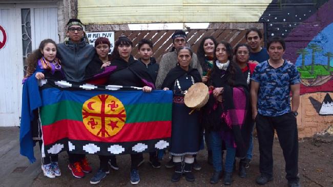 Mapuches que defiend...