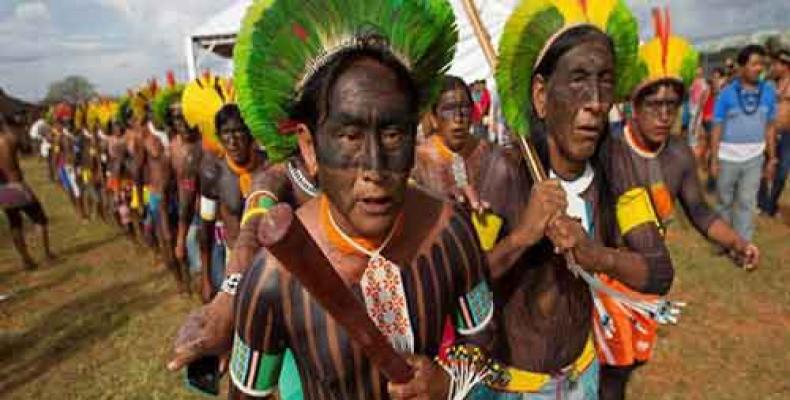 Más de 2 mil indígenas brasileños se congregan en defensa de sus derechos