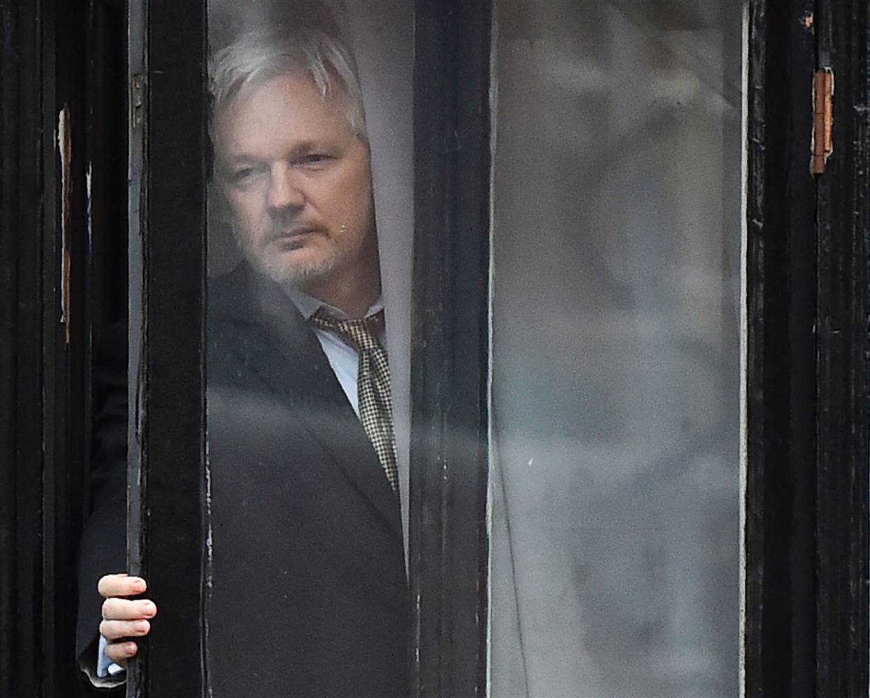 Julian Assange en la cuerda floja
