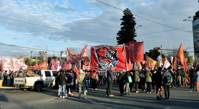 25J La Plata: corte en Autopista y acto en 7 y 50