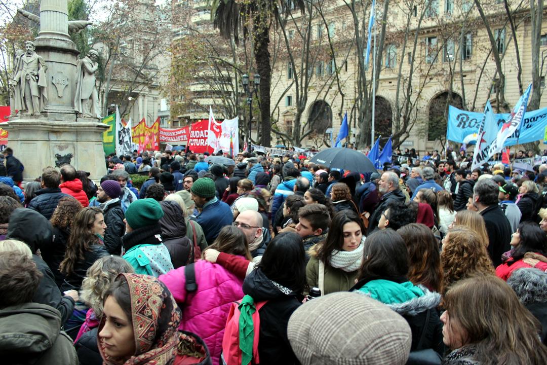 Acto en Rosario contra el decreto presidencial