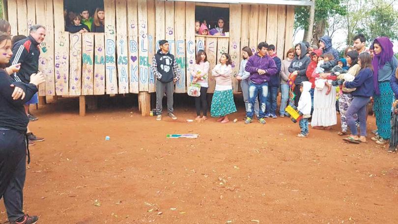 Misiones: la aldea Takuá Poty abrió su biblioteca