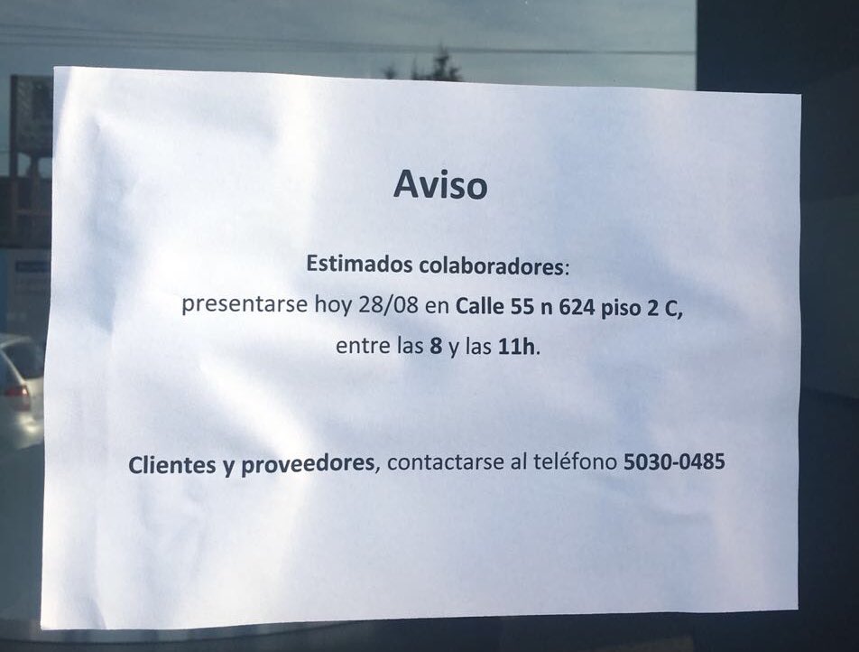 Mercedes Benz cerró su concesionaria en La Plata y comunicó los despidos con un papel en la puerta