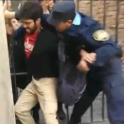 Córdoba: así reprimió a una asamblea la policía en la Facultad de Derecho