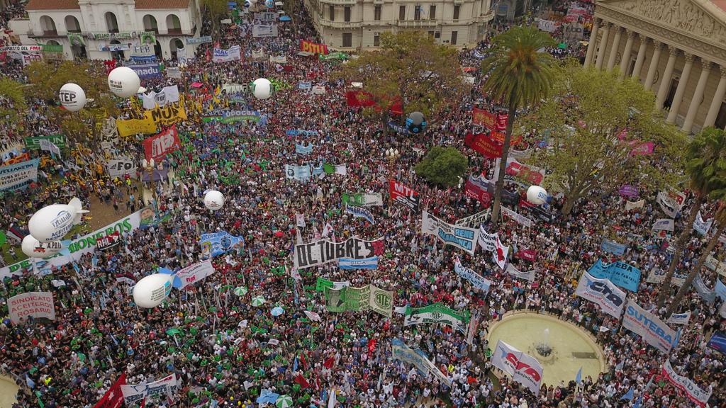24S: Multitudinario acto sindical en Plaza de Mayo