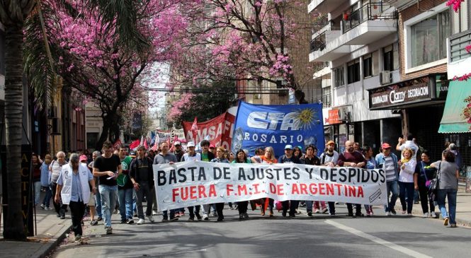 La huelga inició con masiva marcha en Rosario
