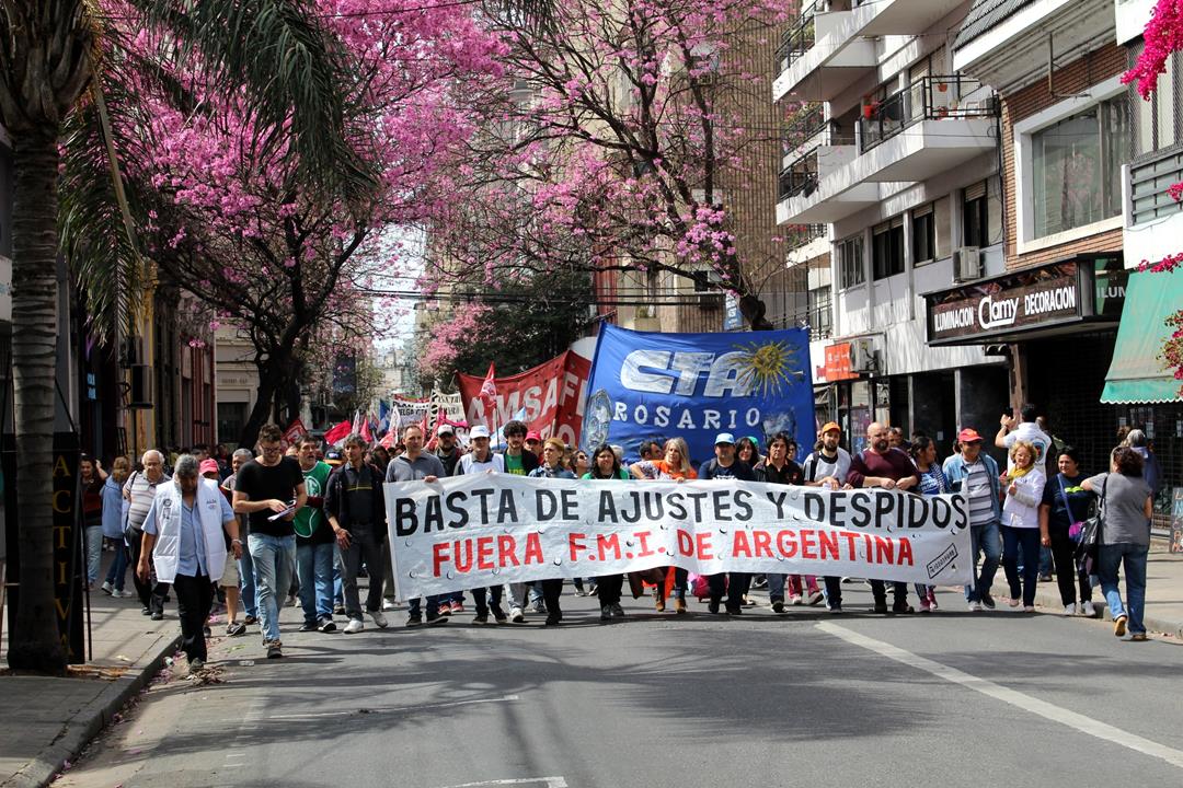 La huelga inició con masiva marcha en Rosario