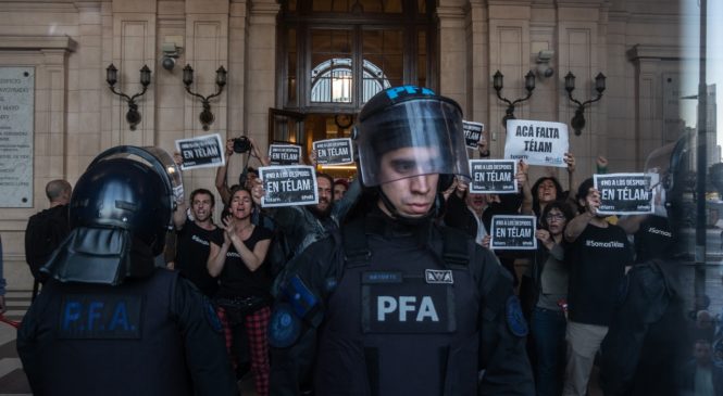 Tras el estreno de la Télam trucha, trabajadores de la agencia ocuparon la sede del Sistema Federal de Medios