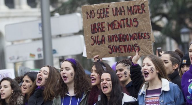 Clase obrera se escribe en femenino y plural