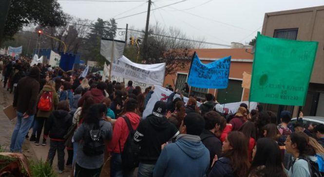 Rebelión educativa: olla popular y vigilia en la Universidad de Moreno