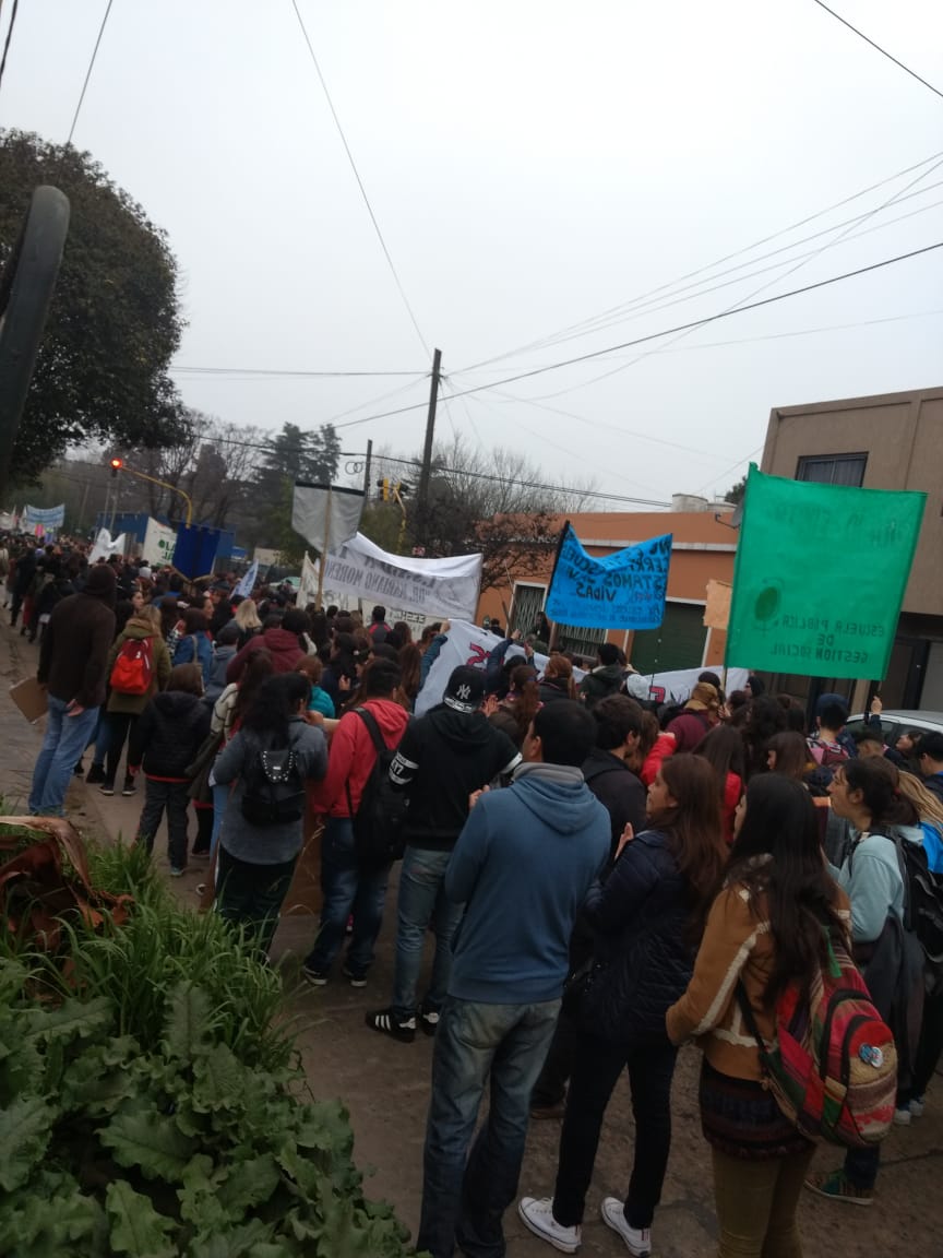 Rebelión educativa: olla popular y vigilia en la Universidad de Moreno
