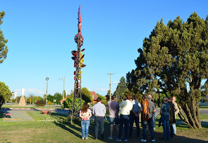Inauguraron una escultura en homenaje a pueblos originarios
