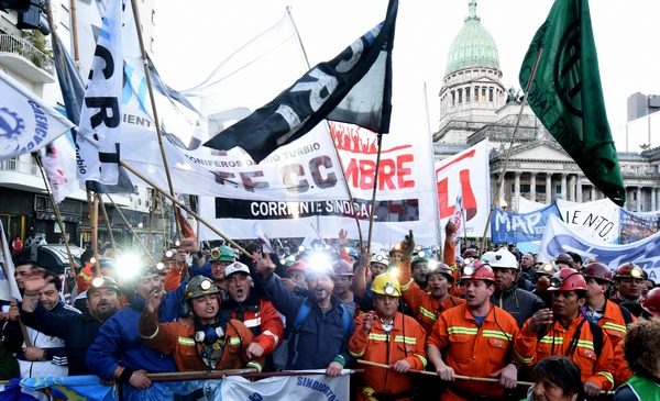 ODS: continúa la caída del salario real entre los trabajadores registrados