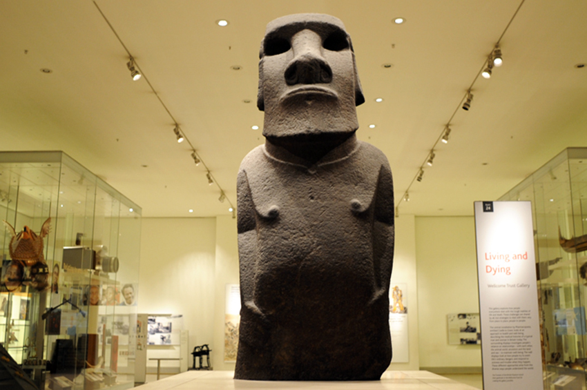 Repudio Rapa Nui: Museo Británico sólo entregará réplica de Moái sagrado
