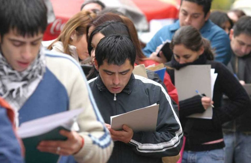 Crece la desocupación y la industria cae en picada