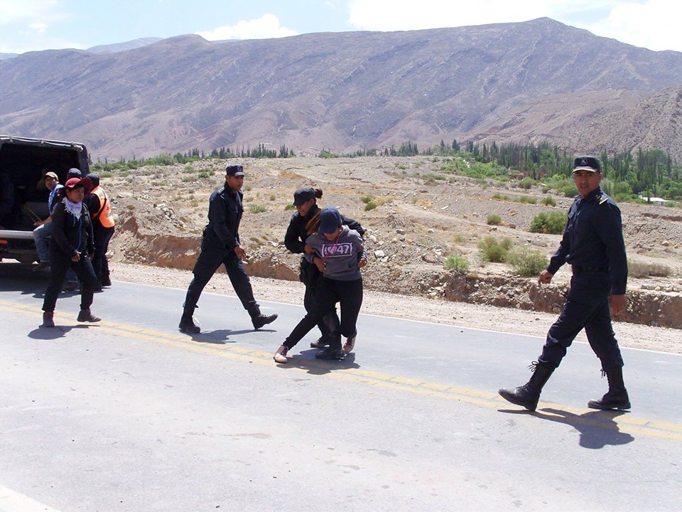 Liberaron a detenidos de la comunidad Cueva del Inca y continúa el reclamo