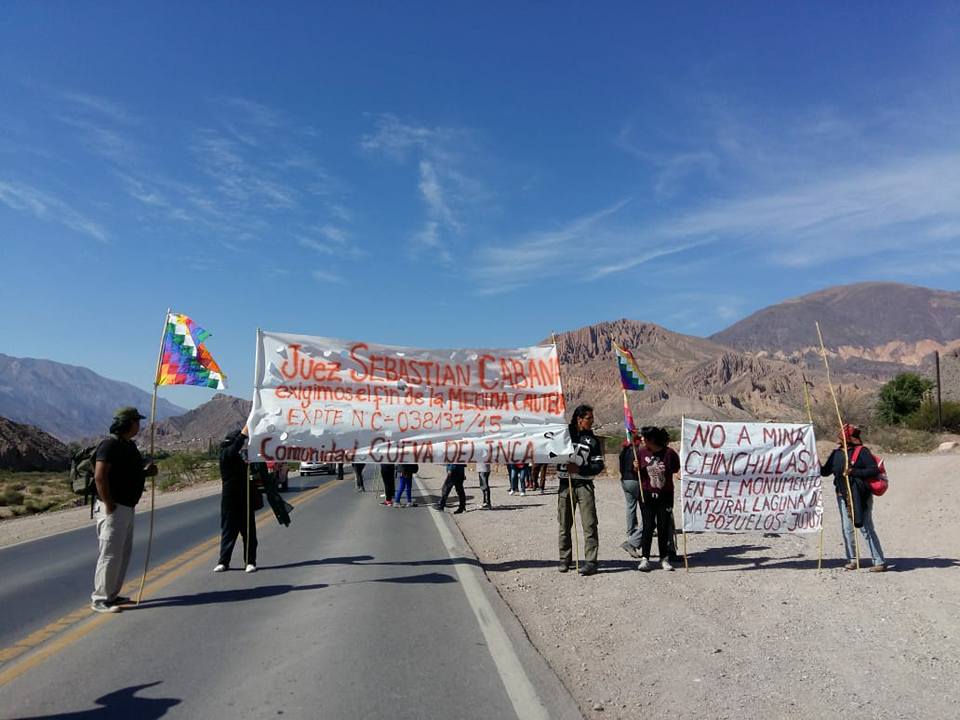 Brutal represión a la comunidad indígena Cueva del Inca en Tilcara
