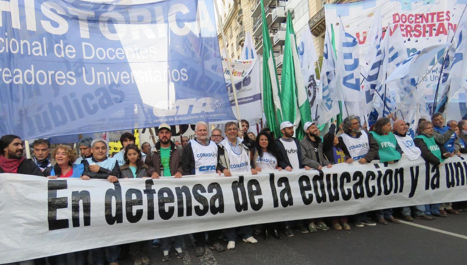 Conadu Histórica moviliza en rechazo al presupuesto de Macri y el FMI y por la reapertura de la paritaria