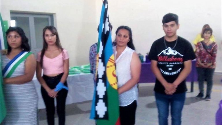 Primera abanderada y escoltas para la bandera mapuche en Cipolletti