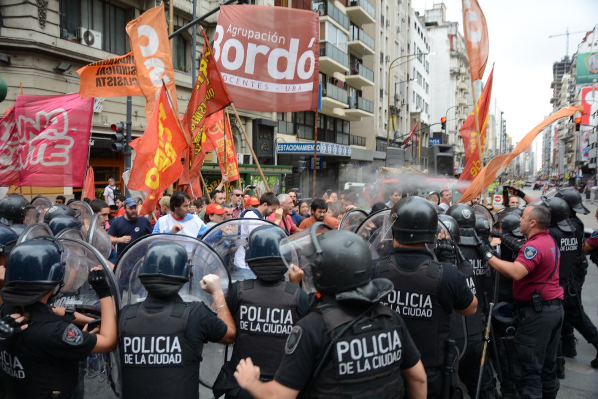 Represión a trabajadores de Interpack en pleno centro porteño