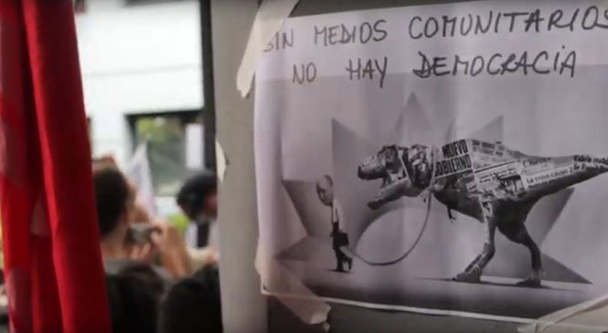 Protesta en Canal 13 por el bloqueo del Grupo Clarín a señales de TV en el cable