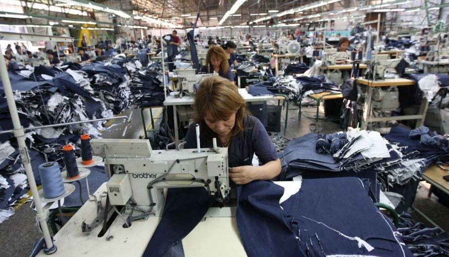 Textiles: reforma en espejo de los 90 para negociar a la baja