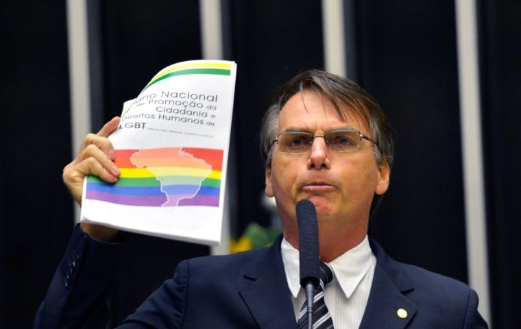Activistas en alerta por medidas anti LGBTI+ de Bolsonaro