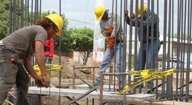 La construcción destruyó el 5% de sus empleos formales en noviembre y ya no quedan brotes verdes