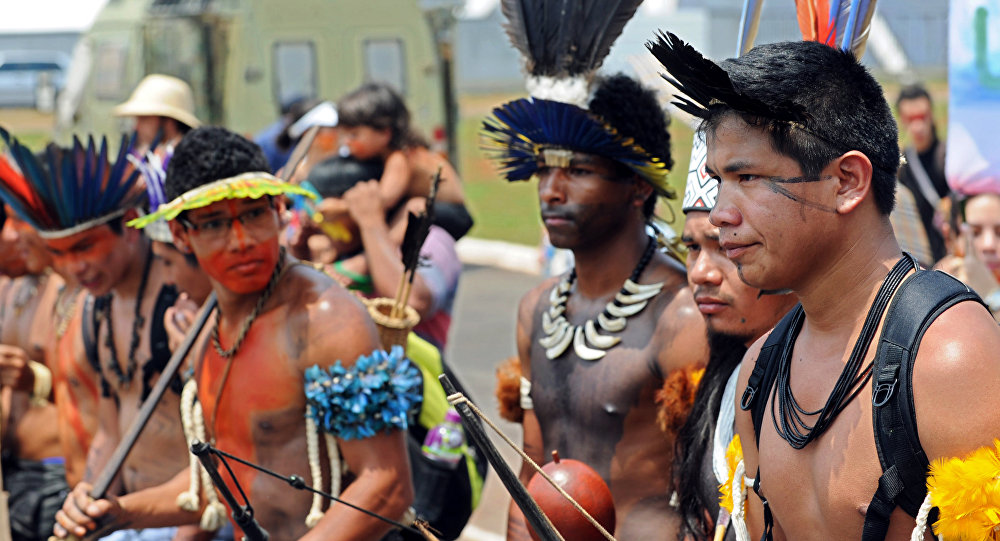 Indígenas salen a la calle en Brasil contra política de tierras de Bolsonaro