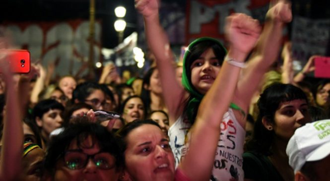 Niñas madres: Apología del delito del diario La Nación
