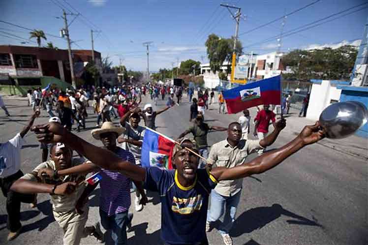 “Debemos vivir como personas”: crónica desde un Haití al rojo vivo
