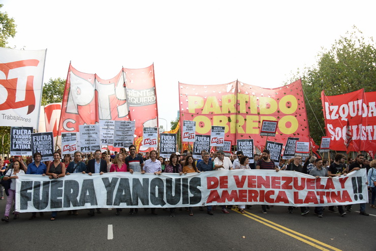 La izquierda se movilizó a la Embajada de Estados Unidos