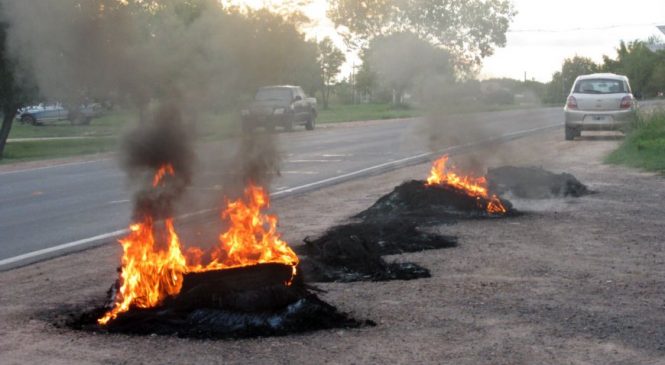 Villa Elisa: despedidos y amenazados con arma de fuego