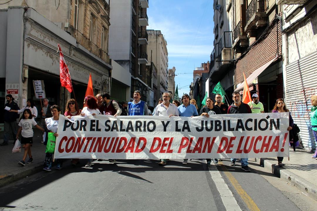 Estatales y docentes denuncian operación gubernamental para atacar la huelga