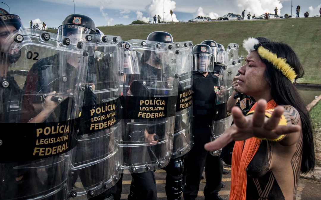 Jair Bolsonaro militariza las calles ante movilización indígena