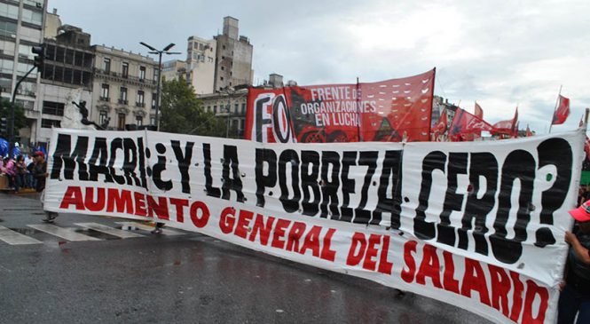 Las medidas del Gobierno son insuficientes con un tercio de la población en la pobreza