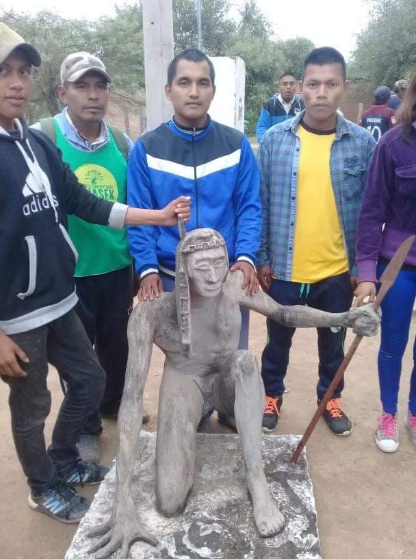 Chaco: Guardia Comunitaria solicita sacar la estatua de un indio arrodillado en Nueva Pompeya
