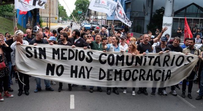 A pedir de Clarín: persecución judicial contra los canales alternativos BTV y PAREStv