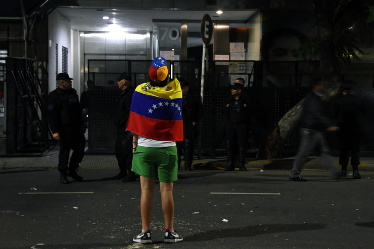 Escuálidos Venezolanos frente a la Embajada en Buenos Aires